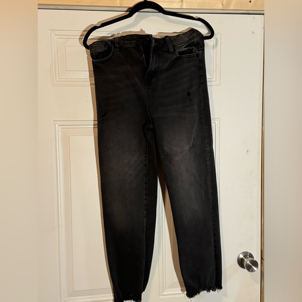 Kendal and Kylie black distressed jeans size 9/29